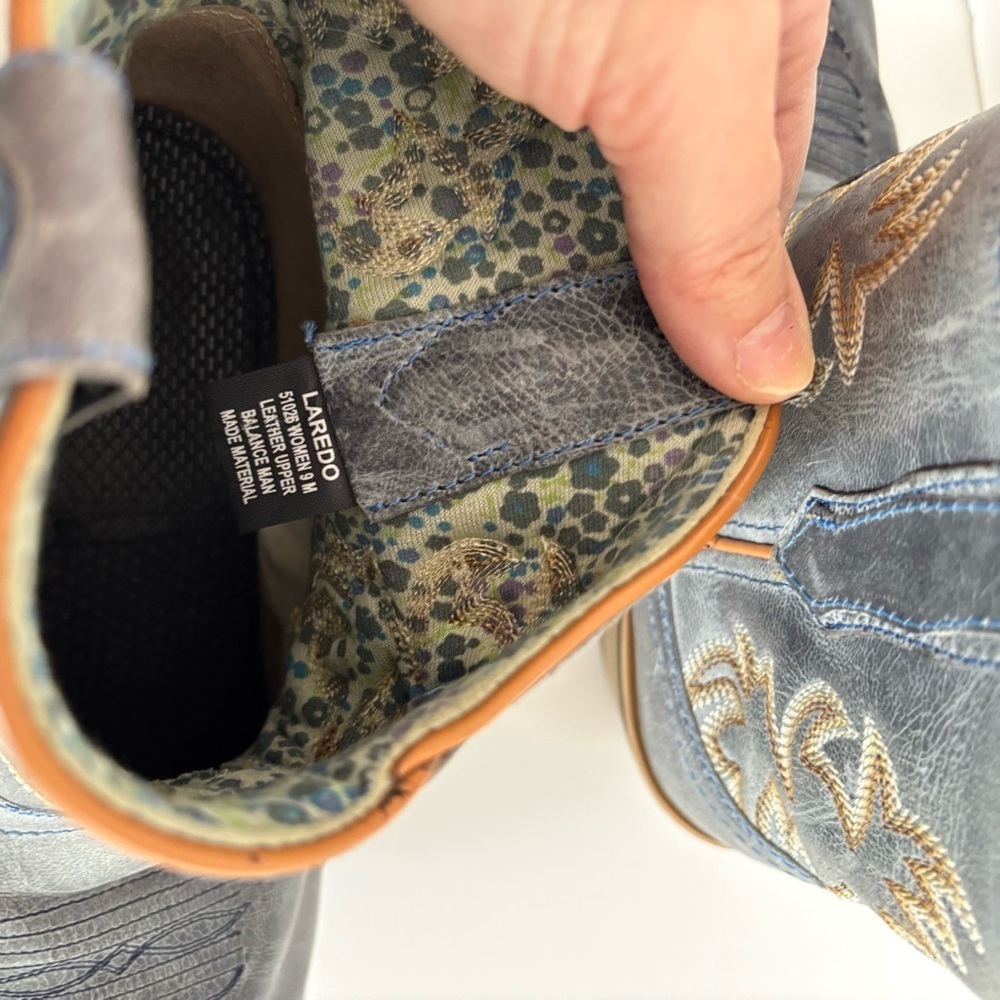 Laredo Sapphire Leather Embroidered Women's
Cowboy Booties Blue / Grey
Size‎ 9 - Picture 5 of 6